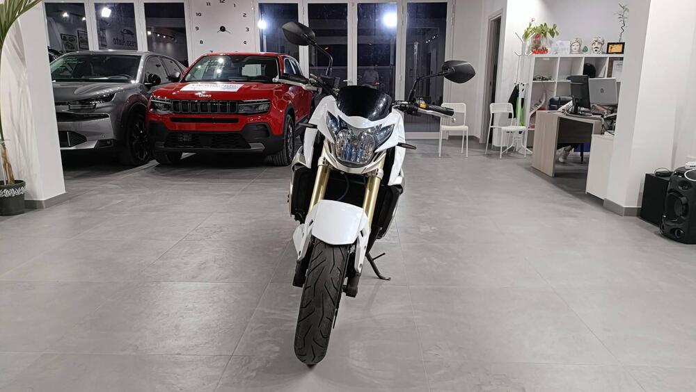 Suzuki GSR 750 (2010 - 15) (2)