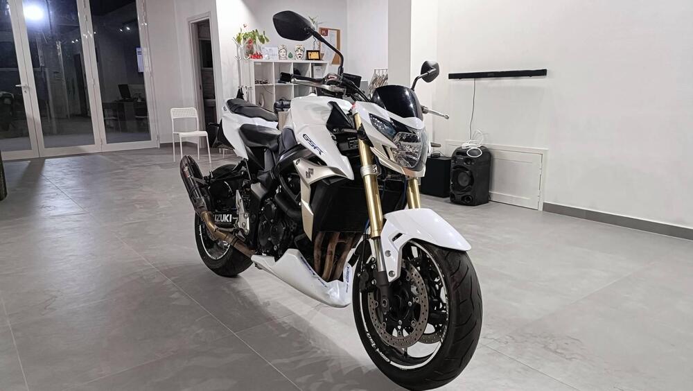 Suzuki GSR 750 (2010 - 15) (3)