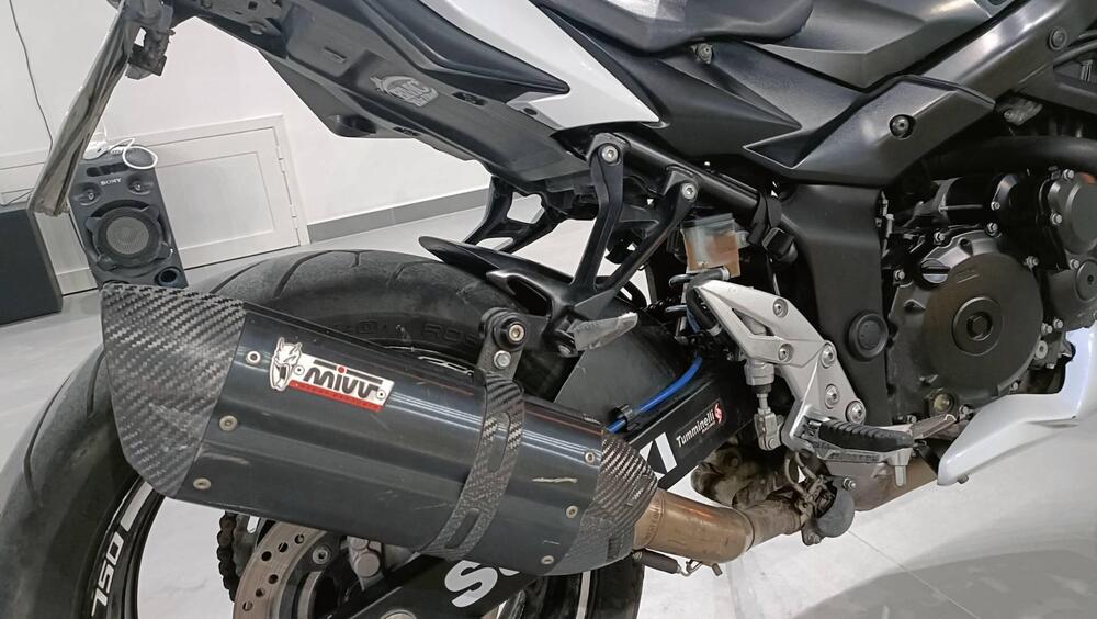 Suzuki GSR 750 (2010 - 15) (8)