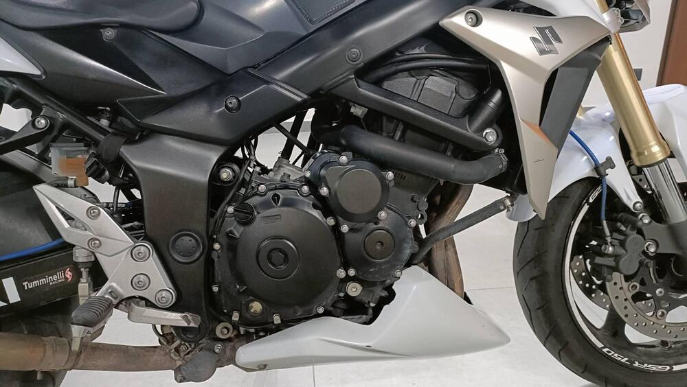 Suzuki GSR 750 (2010 - 15) (9)