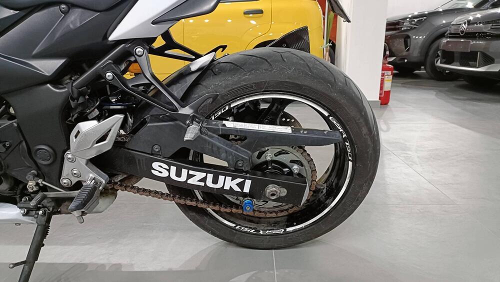 Suzuki GSR 750 (2010 - 15) (12)