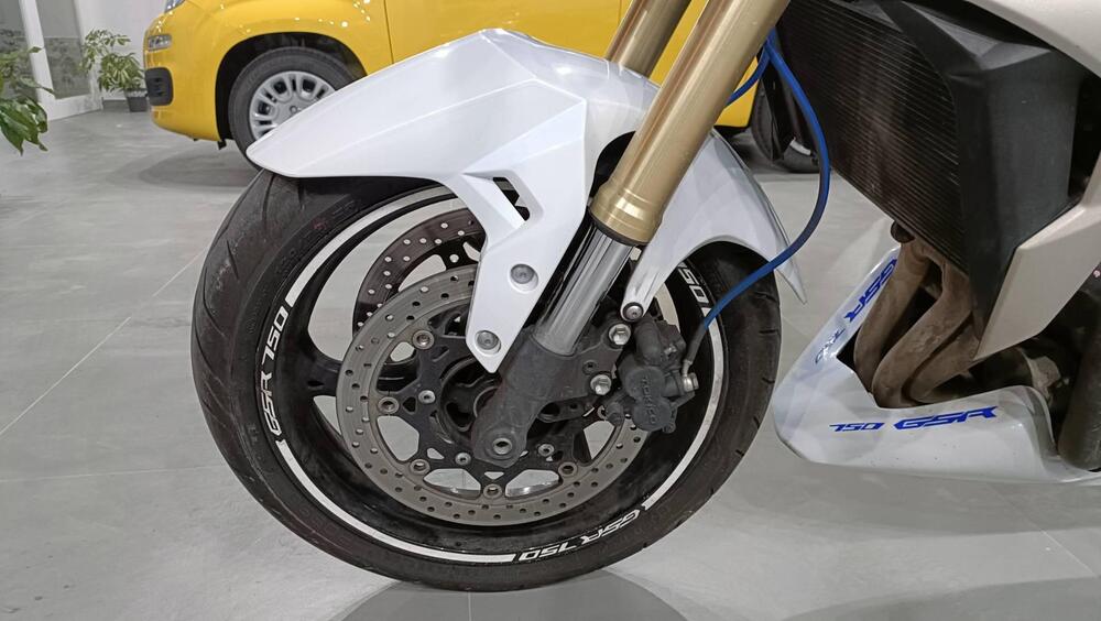 Suzuki GSR 750 (2010 - 15) (14)