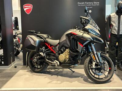 Ducati Multistrada V4 S Grand Tour (2024) usata
