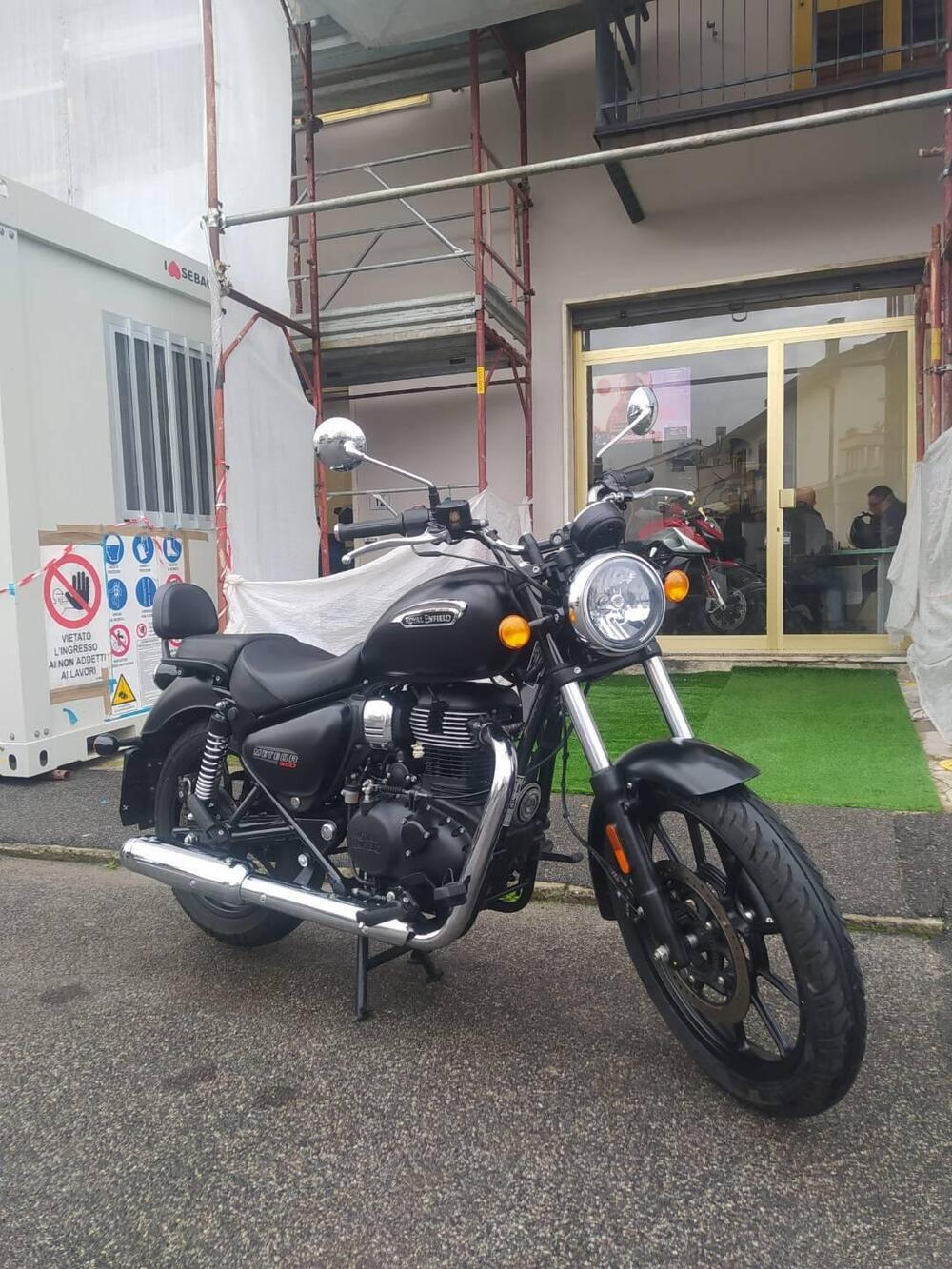Royal Enfield Meteor 350 (2021 - 26) (2)