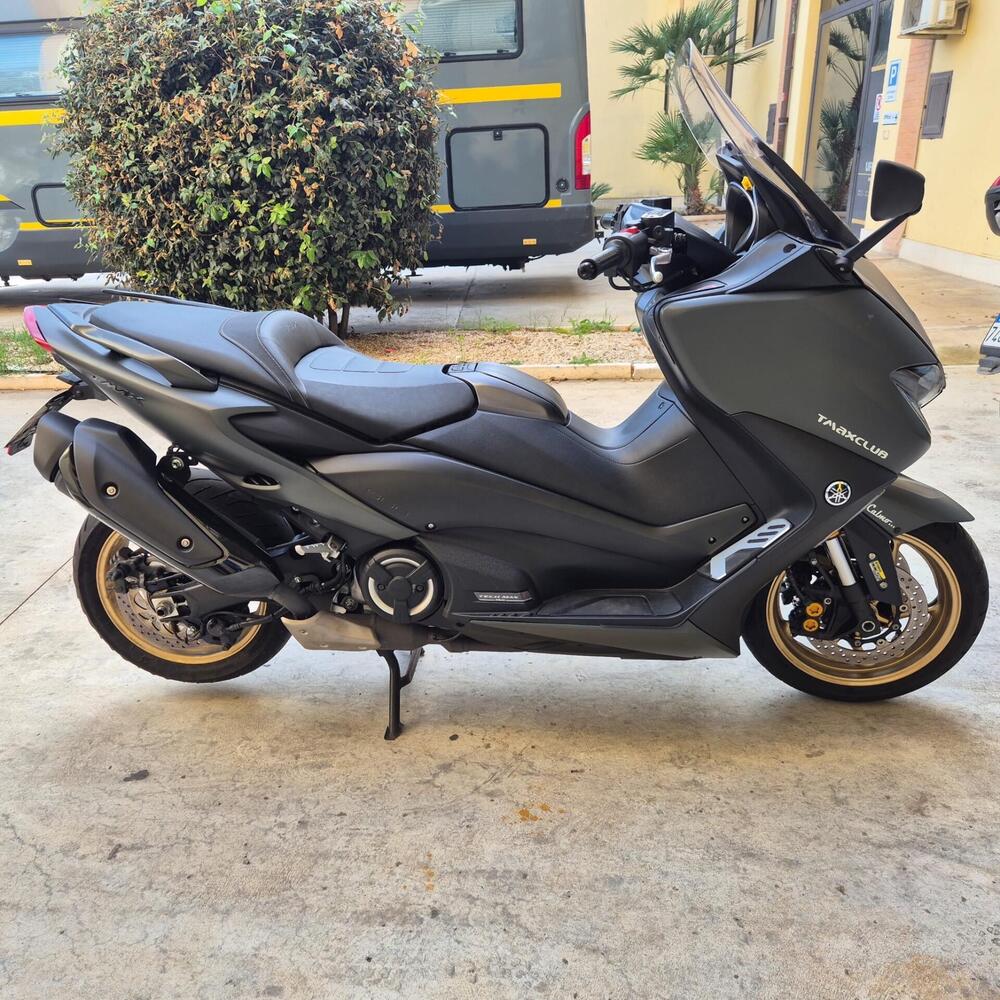 Yamaha T-Max 560 Tech Max (2021) (2)