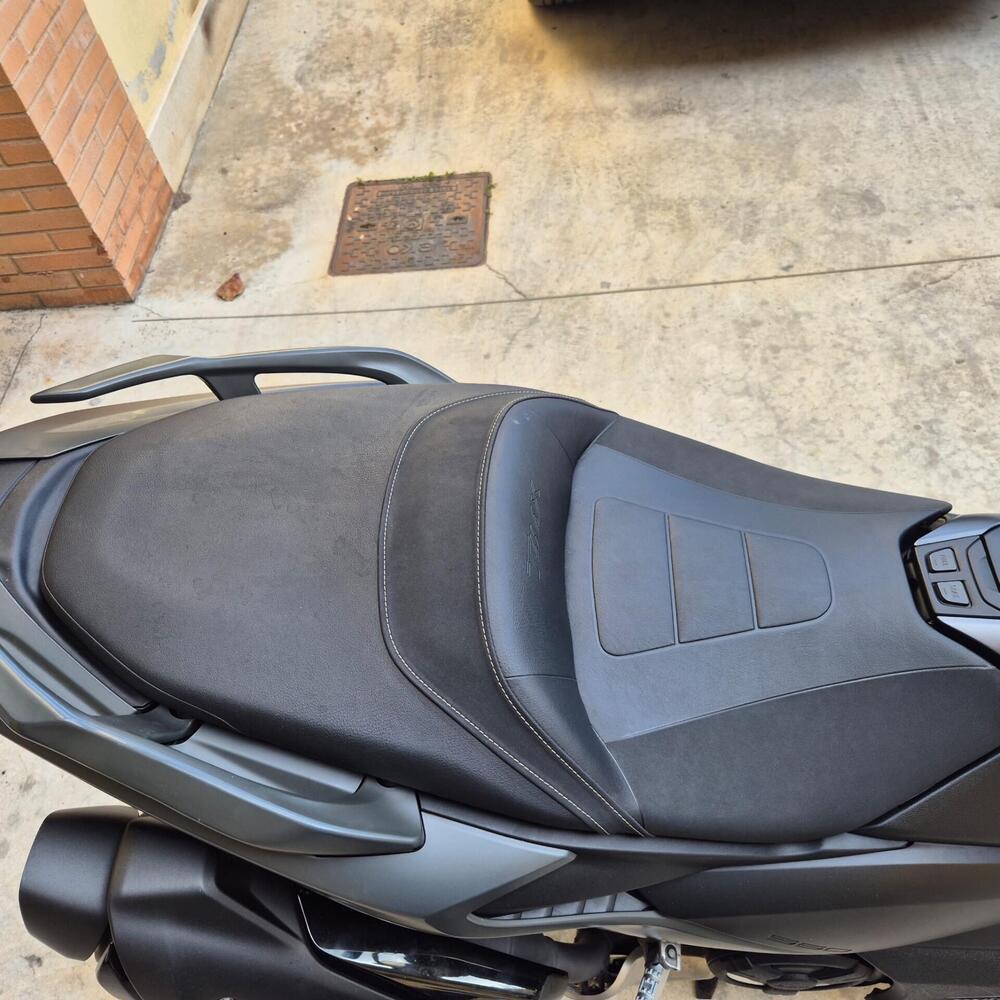 Yamaha T-Max 560 Tech Max (2021) (14)