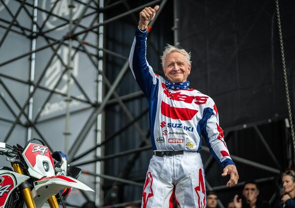 EICMA 2025, i Campioni e le Leggende si sfidano: adrenalina pura alla Charity Race [VIDEO E GALLERY]
