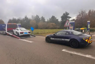 227 km/h con l&rsquo;Audi R8: l&rsquo;inseguimento folle sull&rsquo;autostrada finisce in un disastro totale