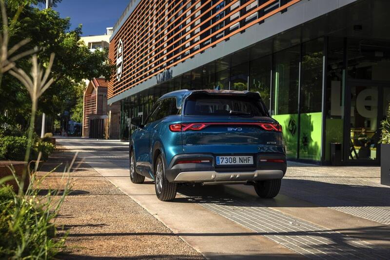 BYD Atto 2 DM-i 3/4 posteriore