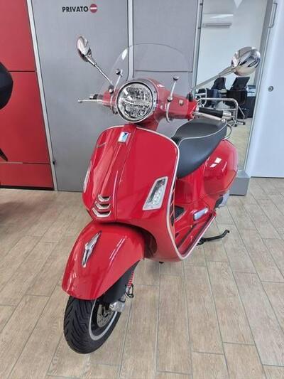 Vespa GTS 300 Super Hpe (2021 - 22) usata