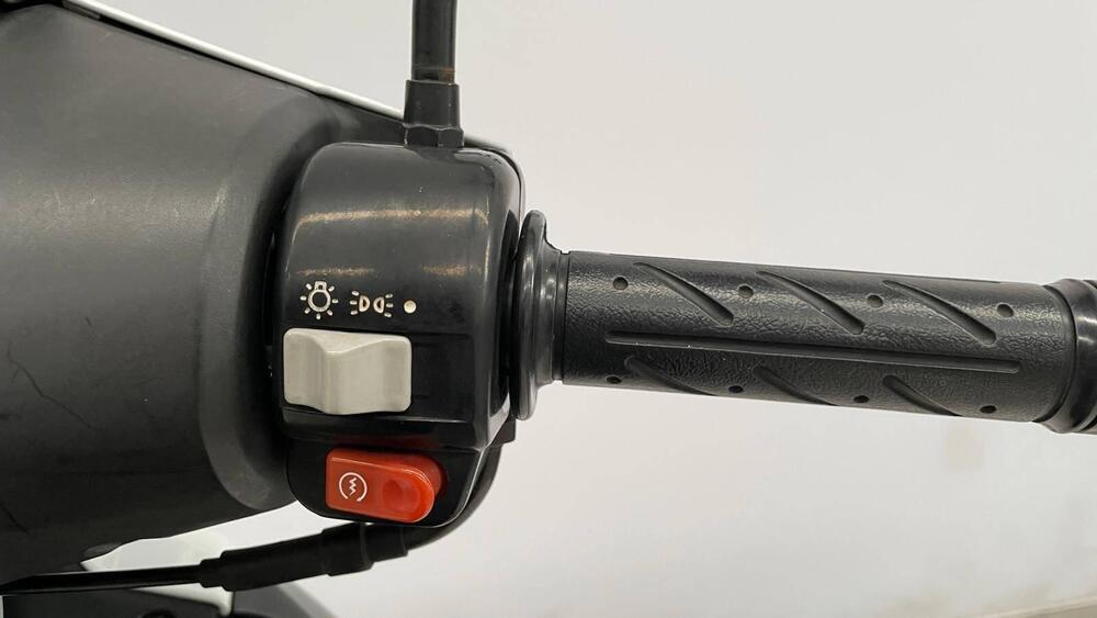 Kymco Agility 200i R16 (2008 - 16) (12)