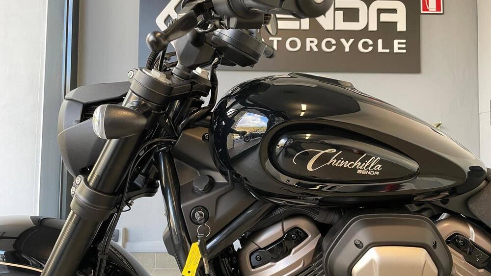 Benda Motorcycles Chinchilla 500 V2 (2025 - 26) (9)