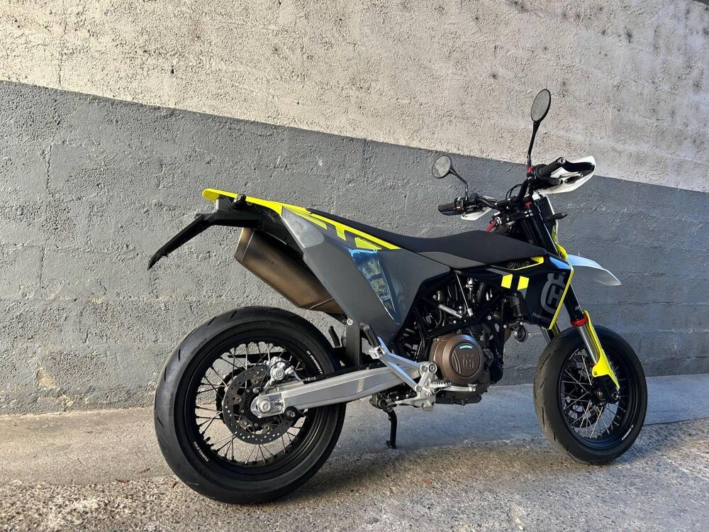 Husqvarna 701 Supermoto (2023 - 25) (3)