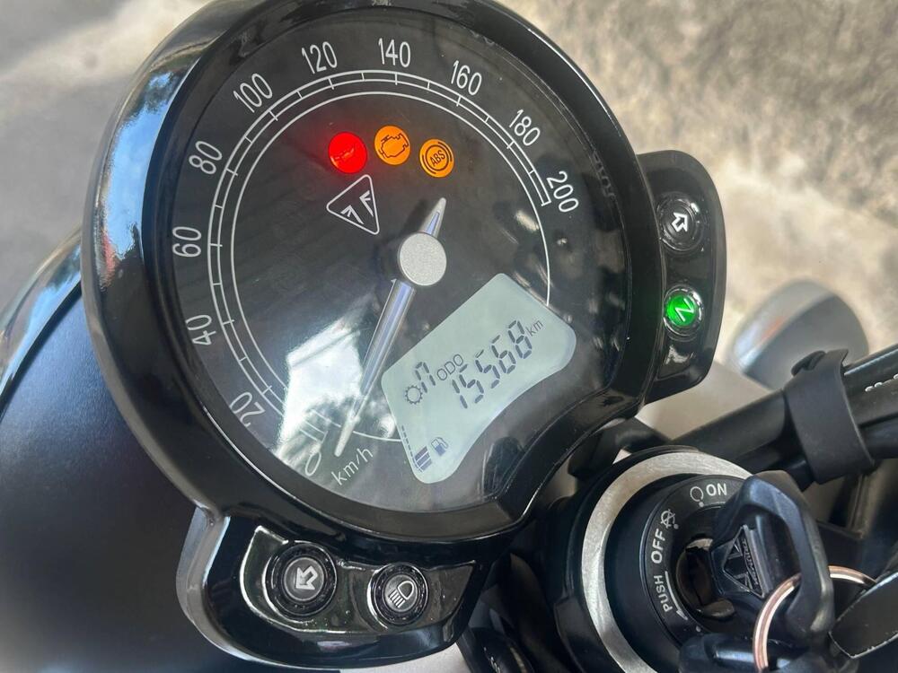 Triumph Street Twin 900 (2017 - 18) (4)