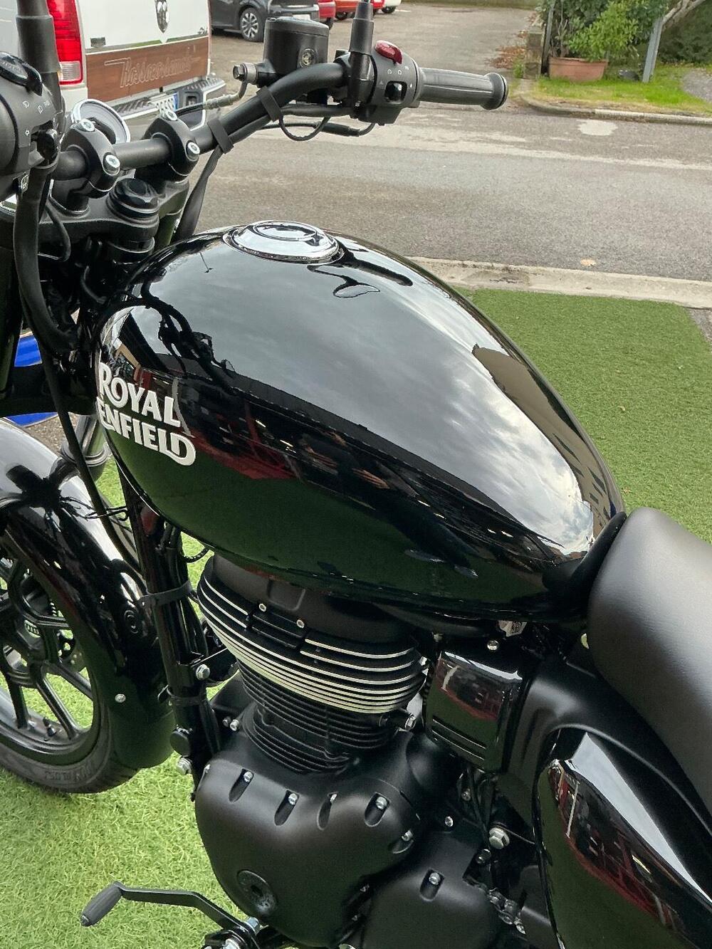 Royal Enfield Meteor 350 (2021 - 26) (10)
