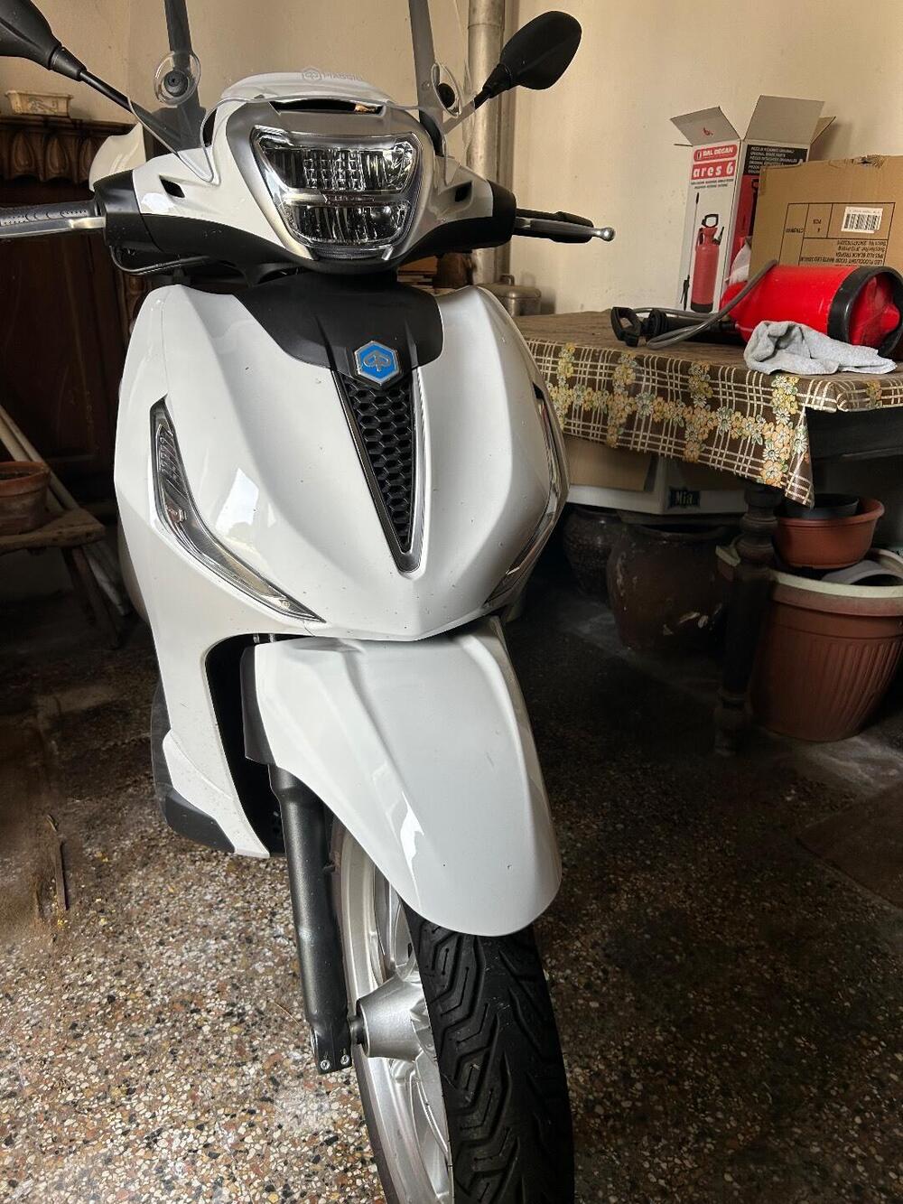 Piaggio Beverly 300 ABS-ASR (2021 - 25) (2)