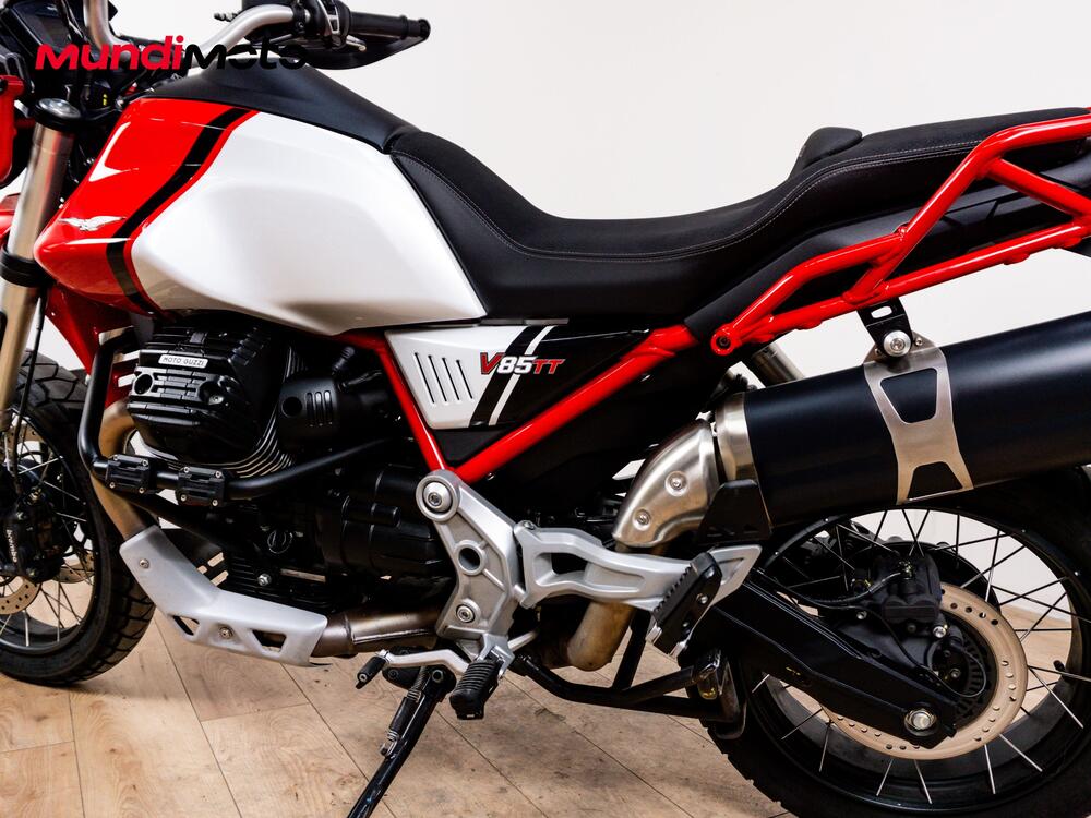 Moto Guzzi V85 TT Evocative Graphics (2021 - 23) (10)