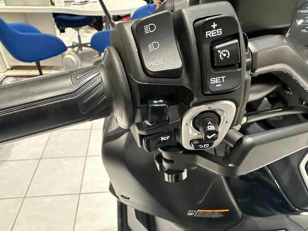 Yamaha T-Max 560 (2022 - 24) (6)