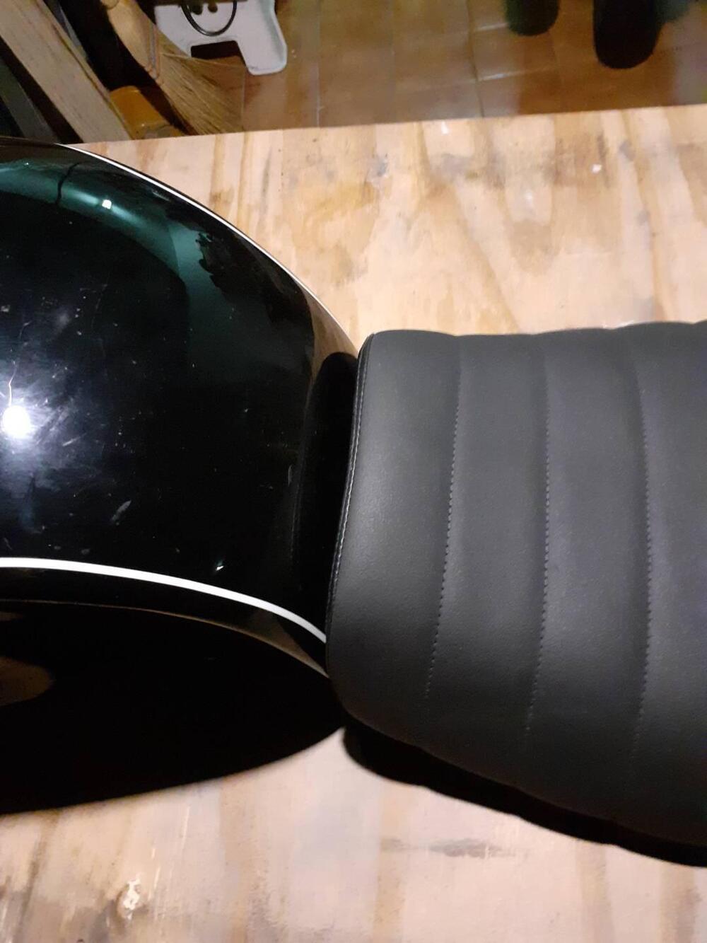 Serbatoio artigianale per Triumph Bonneville a car (4)