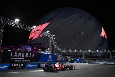 F1. GP Las Vegas 2025: McLaren in difficolt&agrave;, Leclerc sorprende e Ferrari domina la FP1. Mercedes assenti ingiustificate