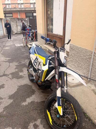 Husqvarna 701 Supermoto (2017 - 19) usata