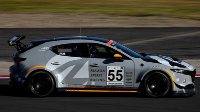 Mazda sfida l&rsquo;auto elettrica: il motore che &ldquo;mangia&rdquo; il CO₂ funziona davvero