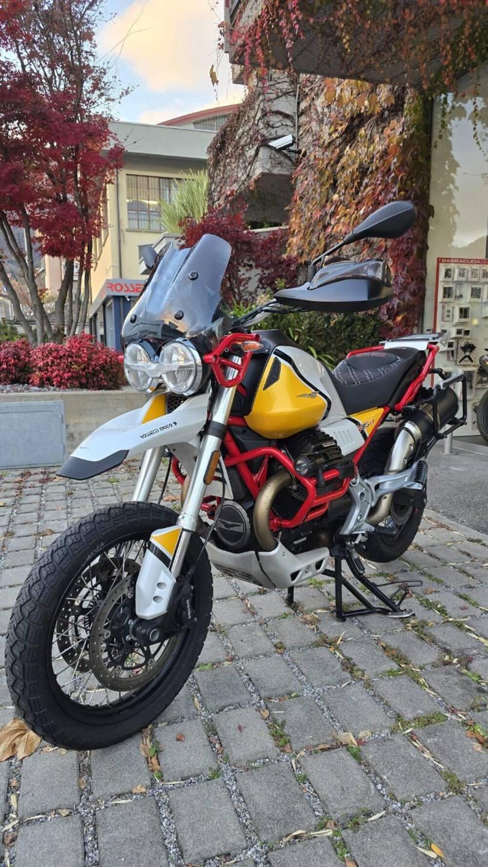 Moto Guzzi V85 TT Evocative Graphics (2019 - 20)