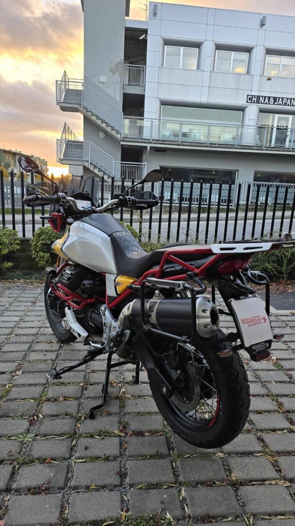 Moto Guzzi V85 TT Evocative Graphics (2019 - 20) (6)