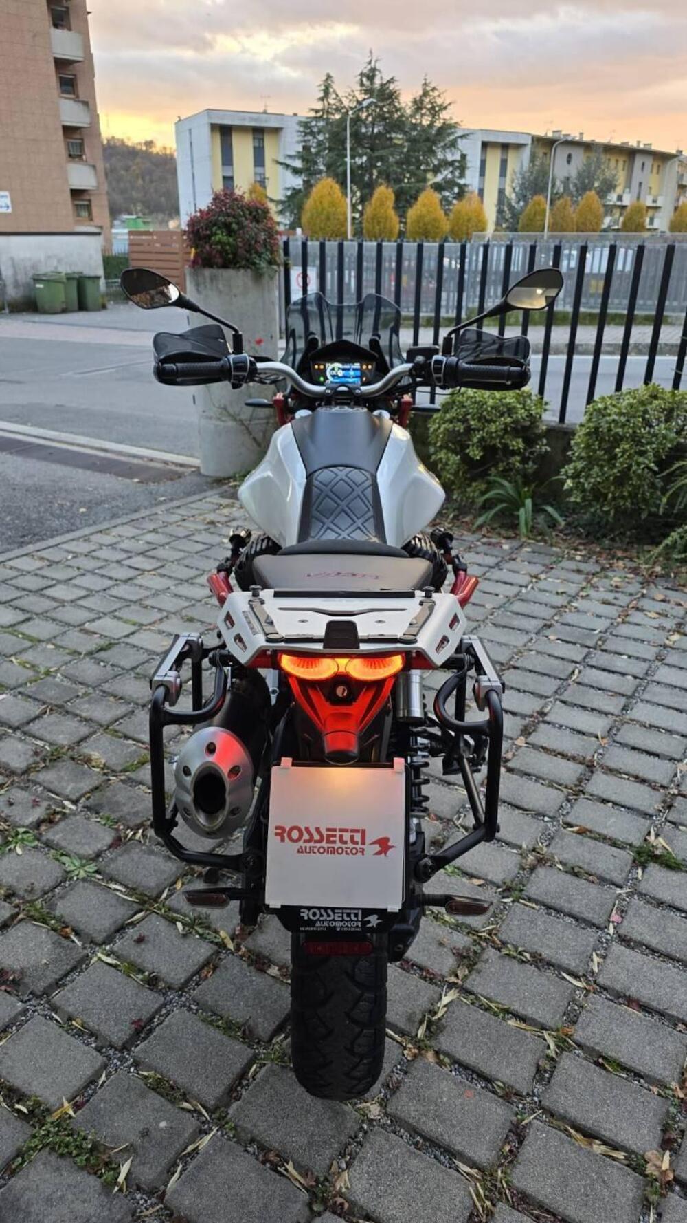 Moto Guzzi V85 TT Evocative Graphics (2019 - 20) (8)