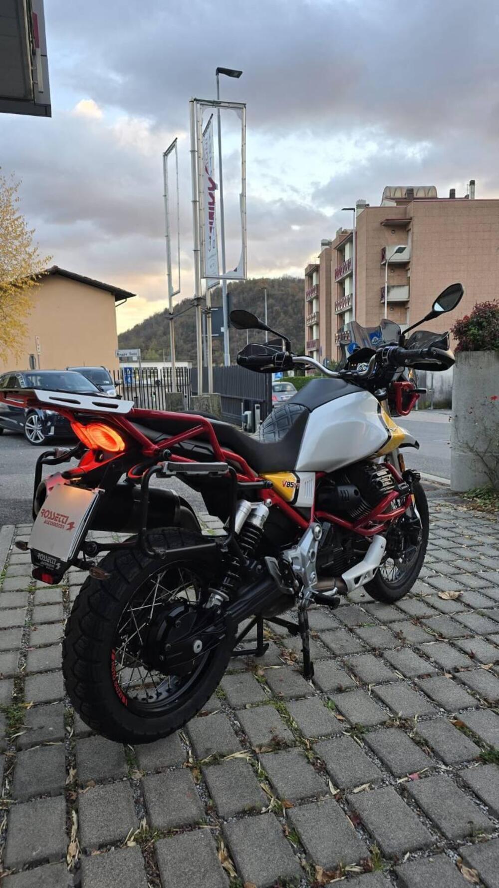 Moto Guzzi V85 TT Evocative Graphics (2019 - 20) (5)