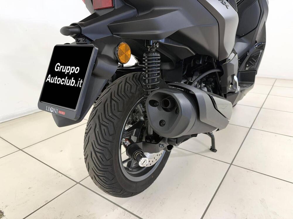 Yamaha X-Max 300 Tech Max (2025 - 26) (10)