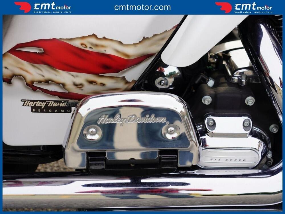 Harley-Davidson 1690 Street Glide (2011 - 13) - FLHX (4)