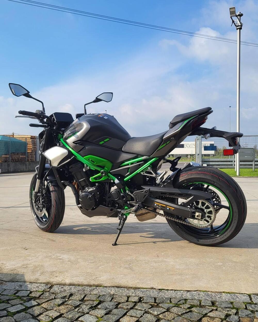 Kawasaki Z 900 (2025 - 26) (4)