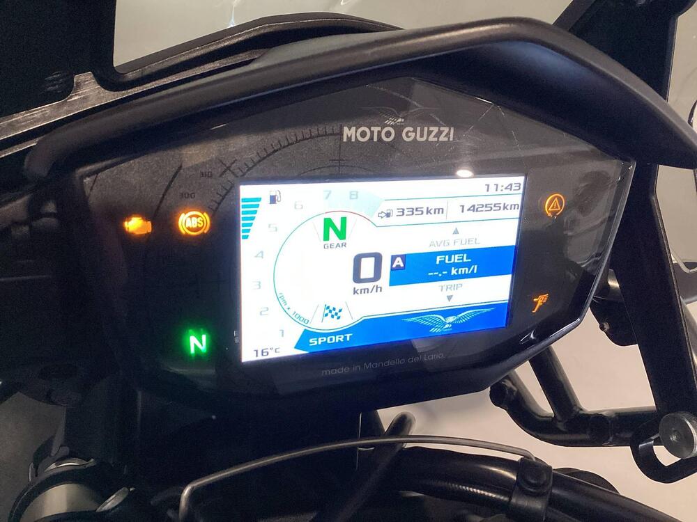 Moto Guzzi V85 TT (2021 - 23) (5)