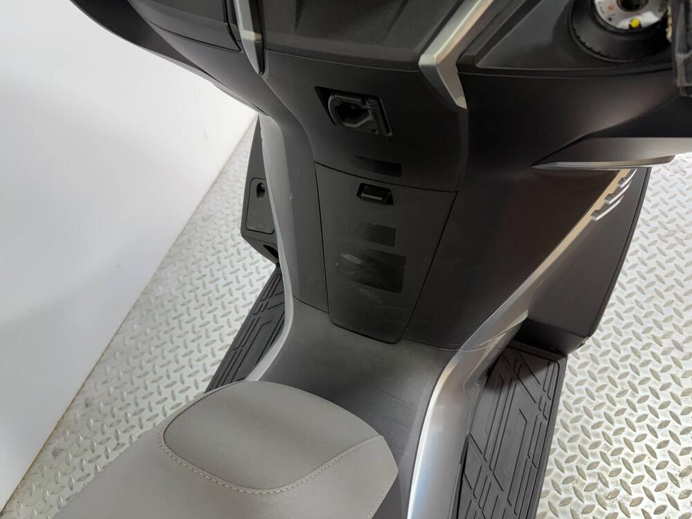 Kawasaki J 300 SE (2017 - 18) (7)