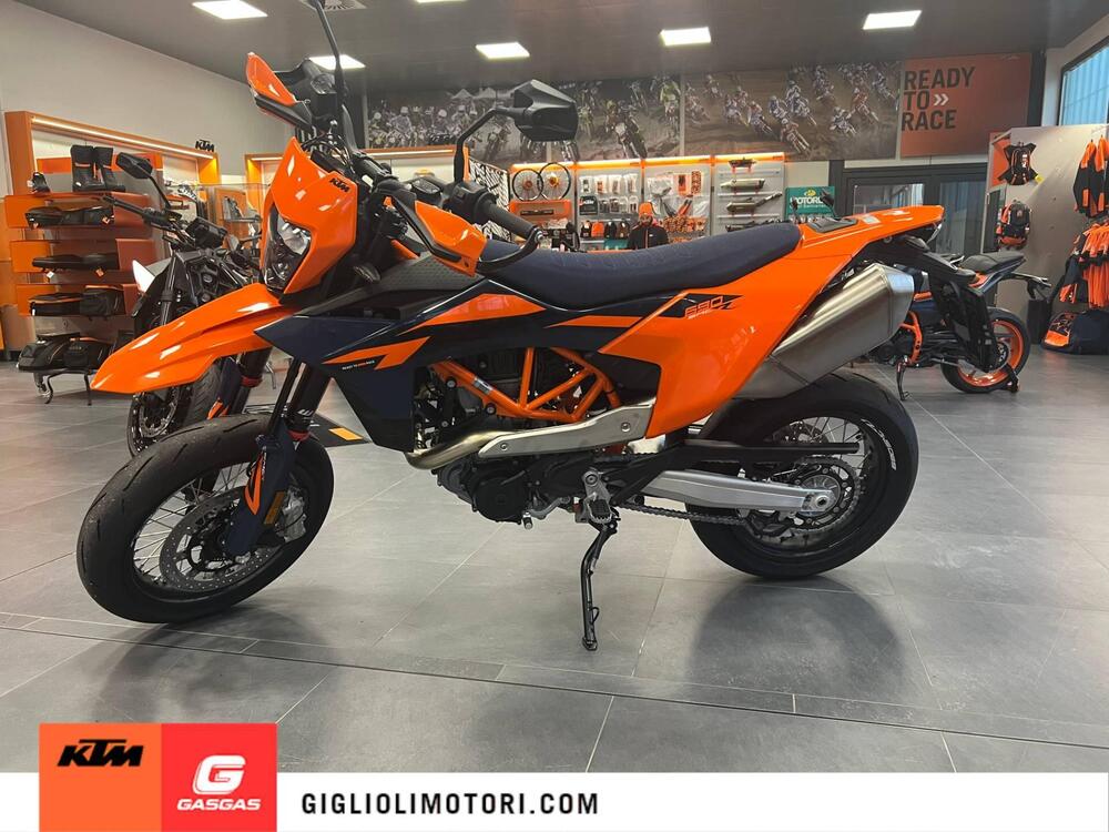 KTM 690 SMC R (2026) (3)