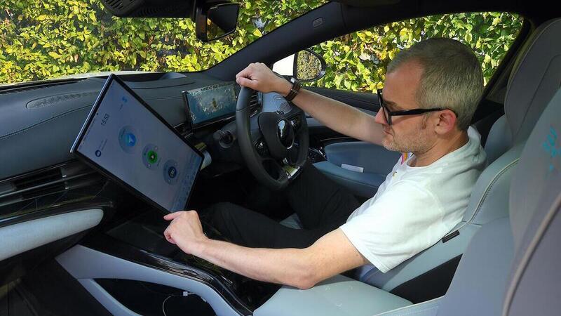 BYD sorprende tutti: perch&eacute; sta eliminando gli schermi rotanti dalle sue auto?