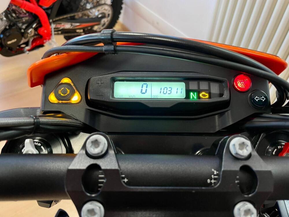 KTM 690 SMC R (2023 - 25) (6)