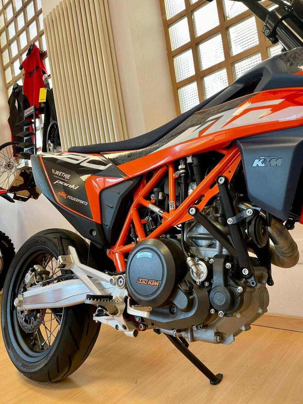 KTM 690 SMC R (2023 - 25) (5)