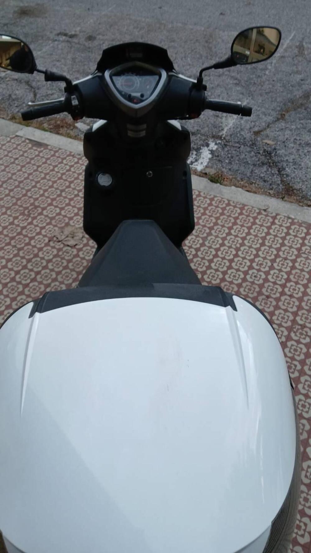 Kymco Agility 50 R16 + (2008 - 18) (4)