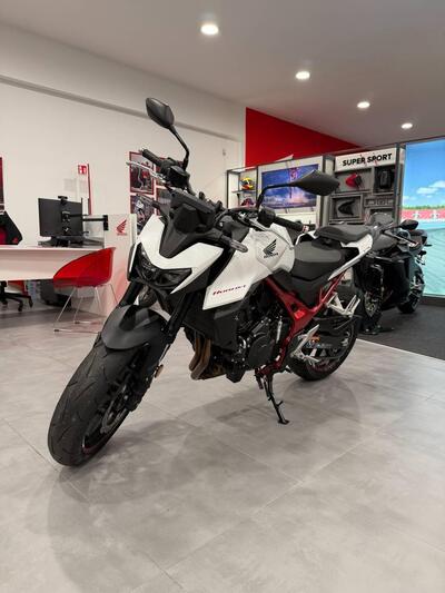 Honda CB 750 Hornet (2025) usata