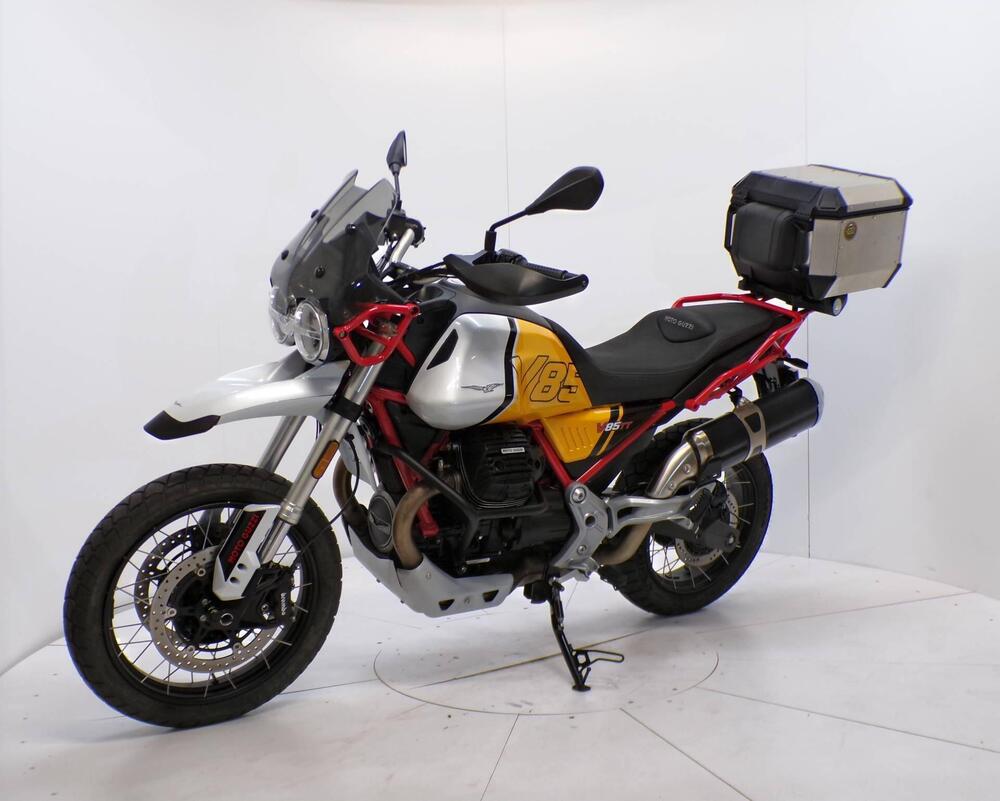 Moto Guzzi V85 TT Evocative Graphics (2021 - 23) (3)