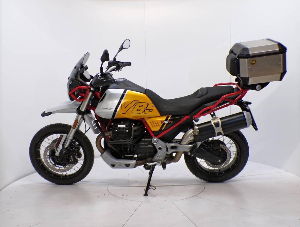 Moto Guzzi V85 TT Evocative Graphics (2021 - 23) (4)