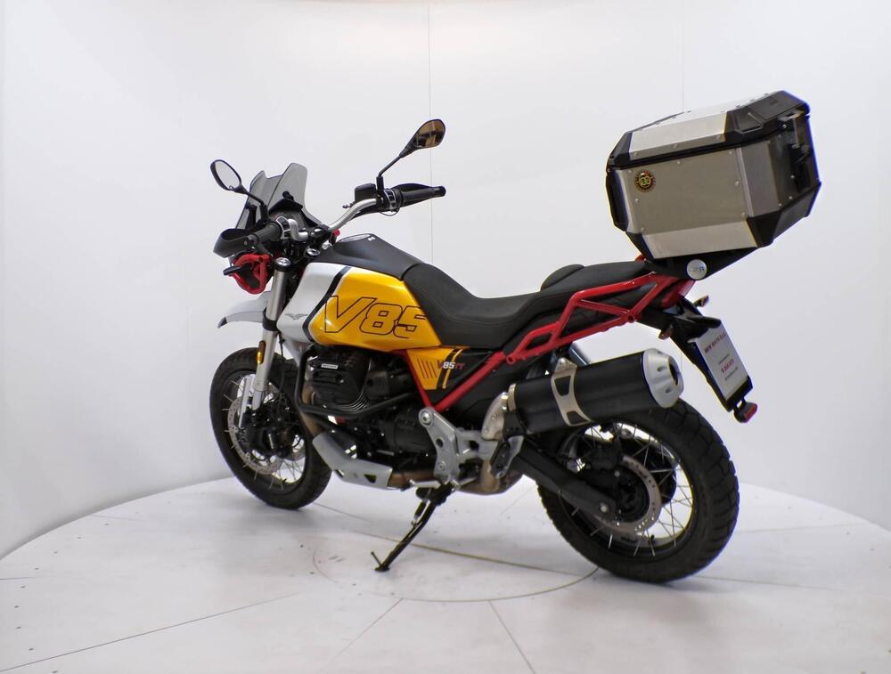 Moto Guzzi V85 TT Evocative Graphics (2021 - 23) (5)