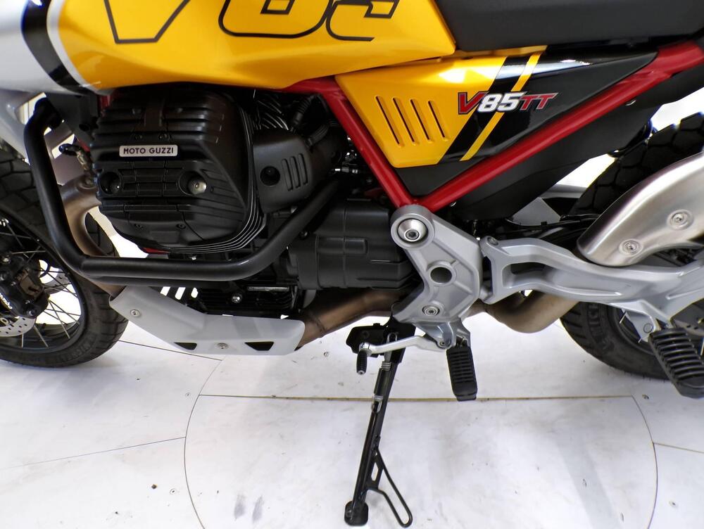 Moto Guzzi V85 TT Evocative Graphics (2021 - 23) (7)