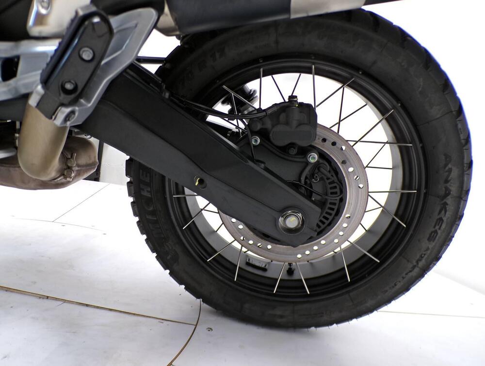 Moto Guzzi V85 TT Evocative Graphics (2021 - 23) (11)