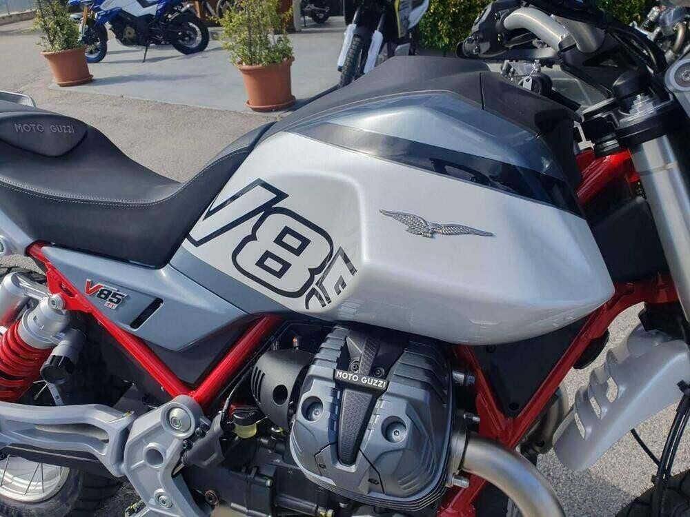 Moto Guzzi V85 TT (2024 - 26) (6)