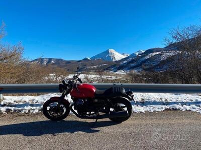 Moto Guzzi V7 Stone (2021 - 24) usata