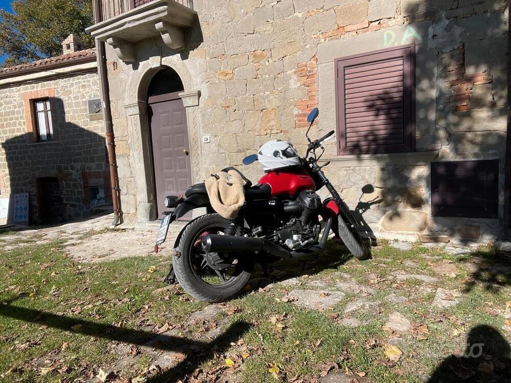 Moto Guzzi V7 Stone (2021 - 24) (2)