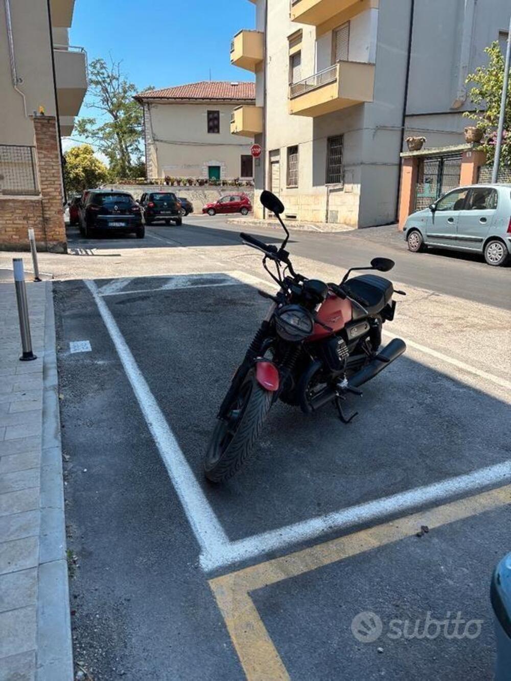 Moto Guzzi V7 Stone (2021 - 24) (5)